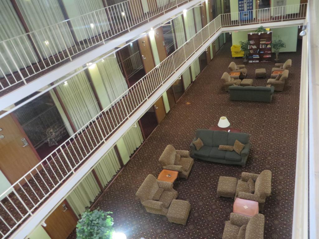 5Th Avenue Inn & Suites Рочестър Екстериор снимка