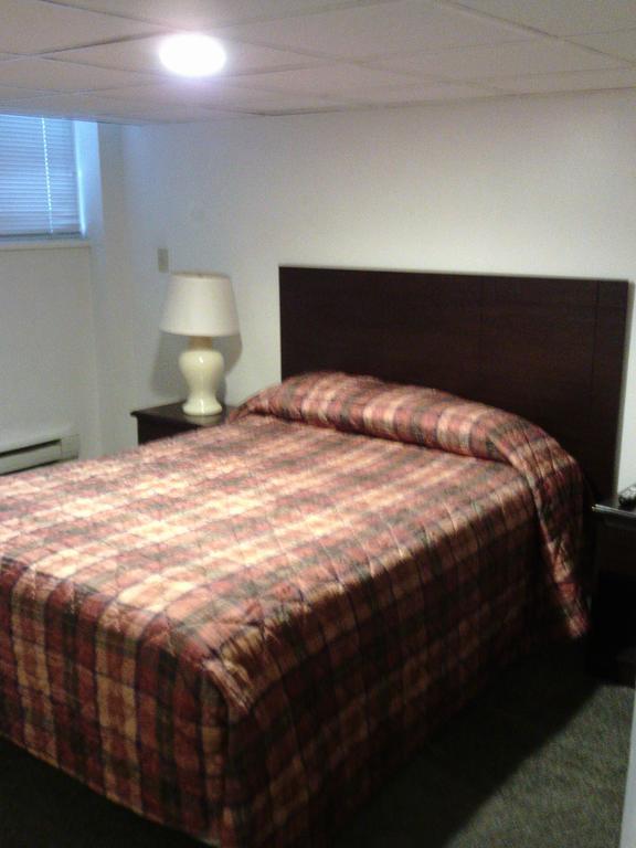 5Th Avenue Inn & Suites Рочестър Екстериор снимка