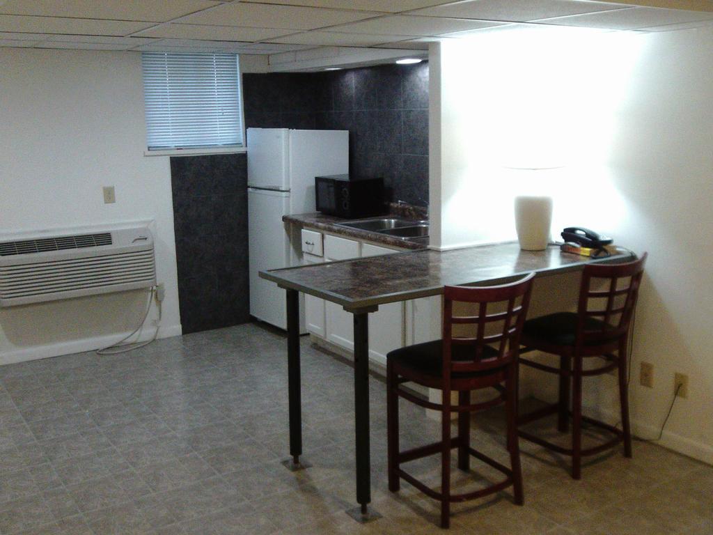 5Th Avenue Inn & Suites Рочестър Екстериор снимка
