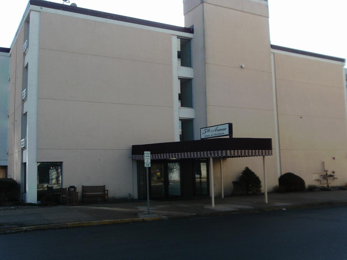 5Th Avenue Inn & Suites Рочестър Екстериор снимка