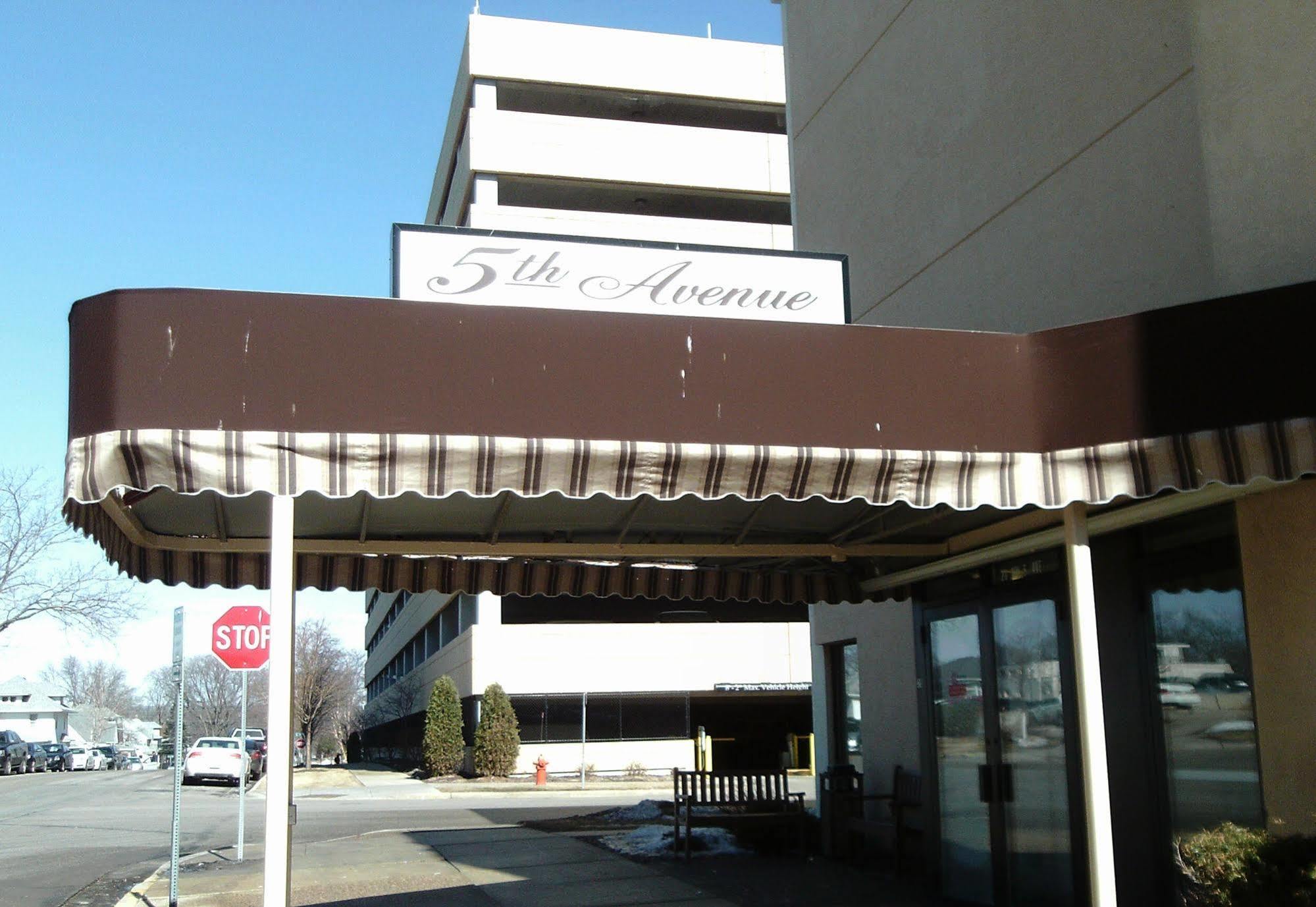 5Th Avenue Inn & Suites Рочестър Екстериор снимка