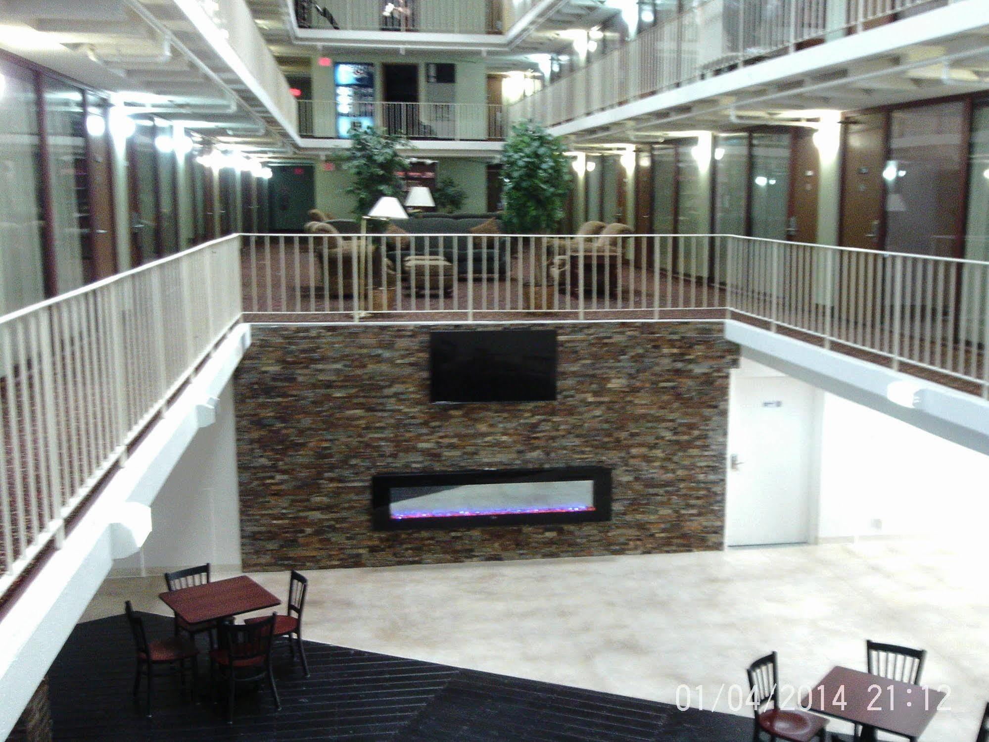 5Th Avenue Inn & Suites Рочестър Екстериор снимка