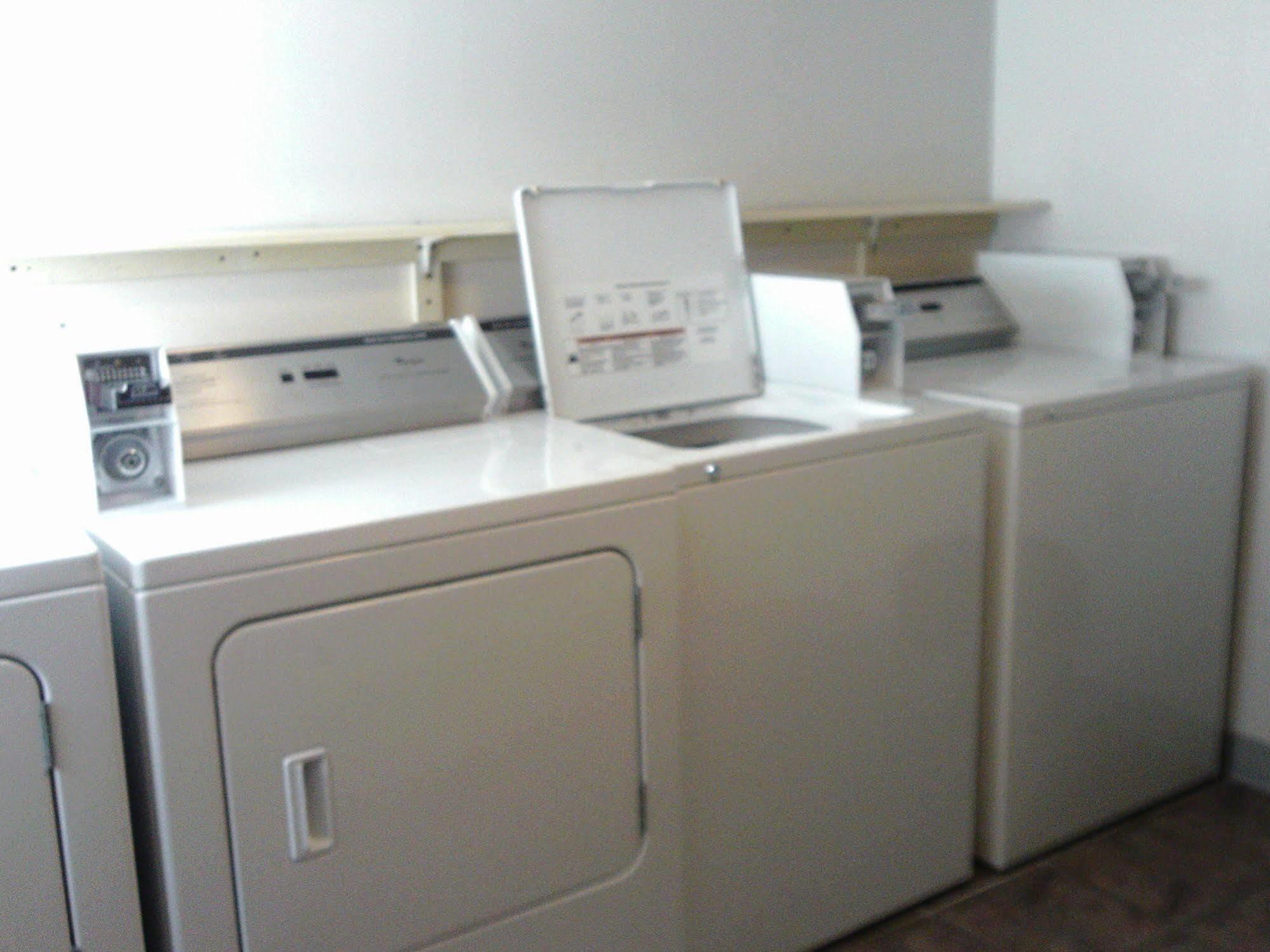 5Th Avenue Inn & Suites Рочестър Екстериор снимка