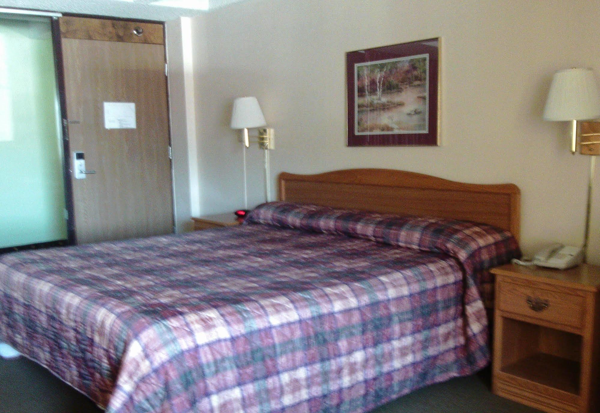 5Th Avenue Inn & Suites Рочестър Екстериор снимка