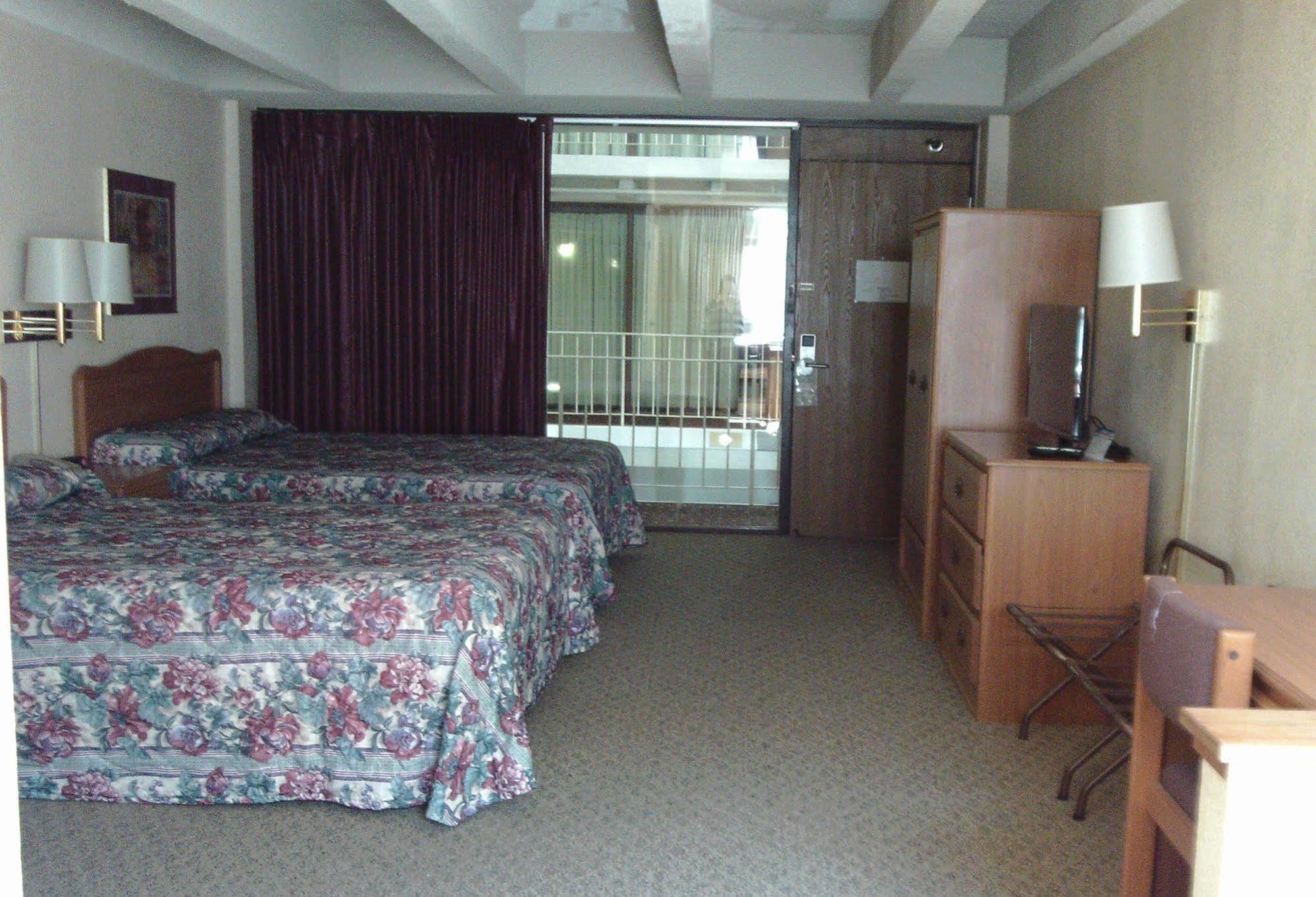 5Th Avenue Inn & Suites Рочестър Екстериор снимка