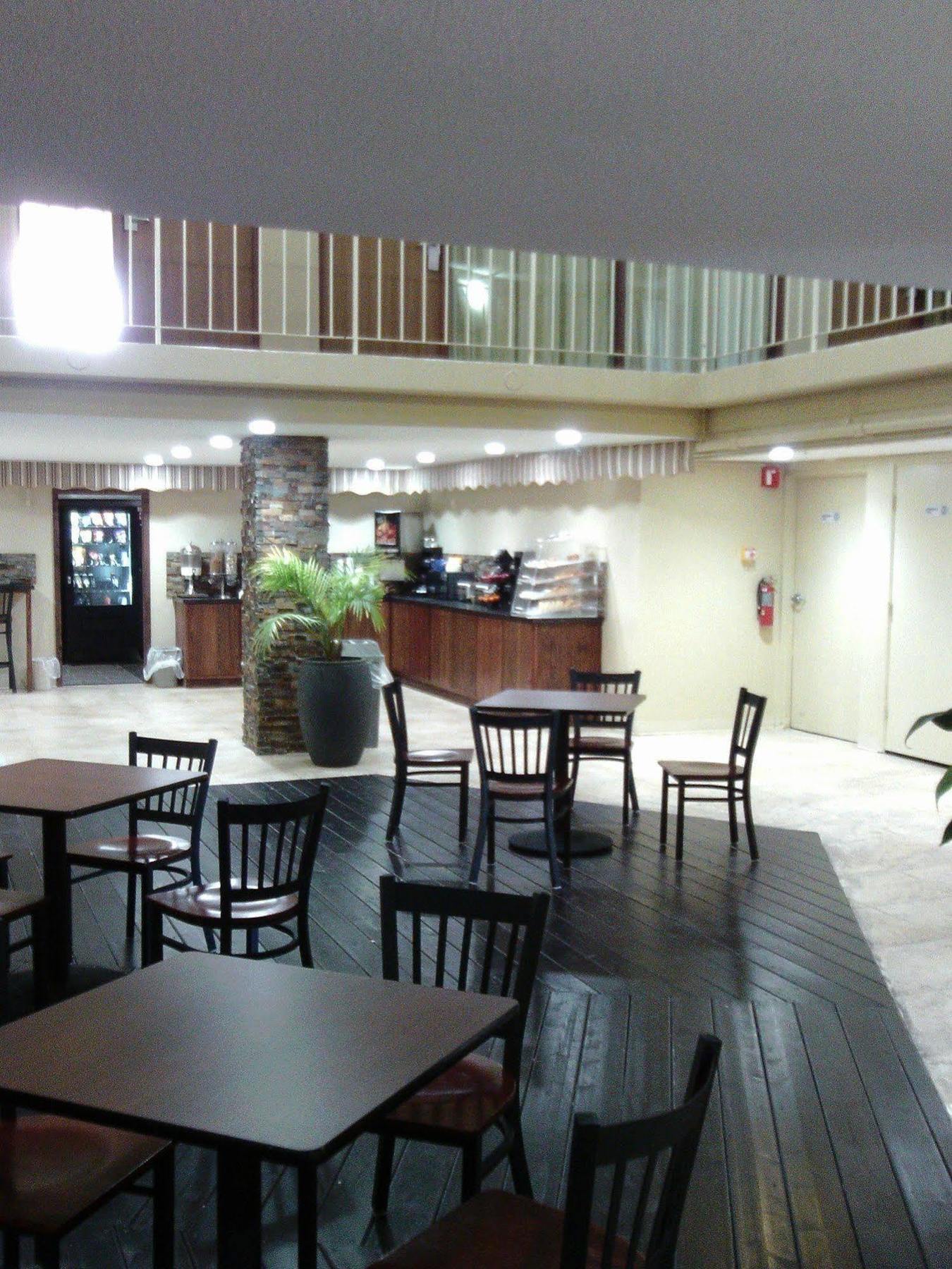 5Th Avenue Inn & Suites Рочестър Екстериор снимка